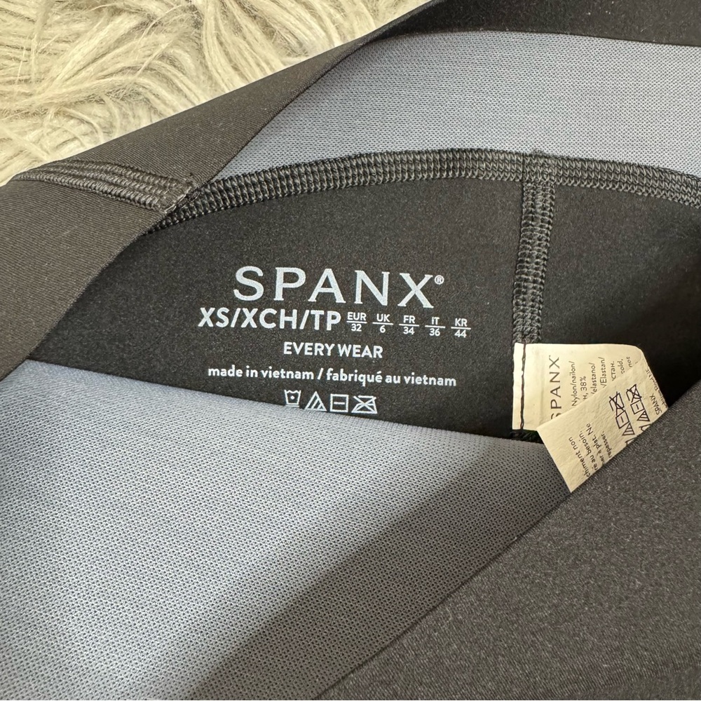 Spanx black shorts NWOT - Picture 5 of 6